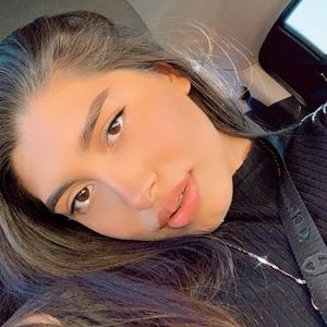 Meet your Posher, Elisa